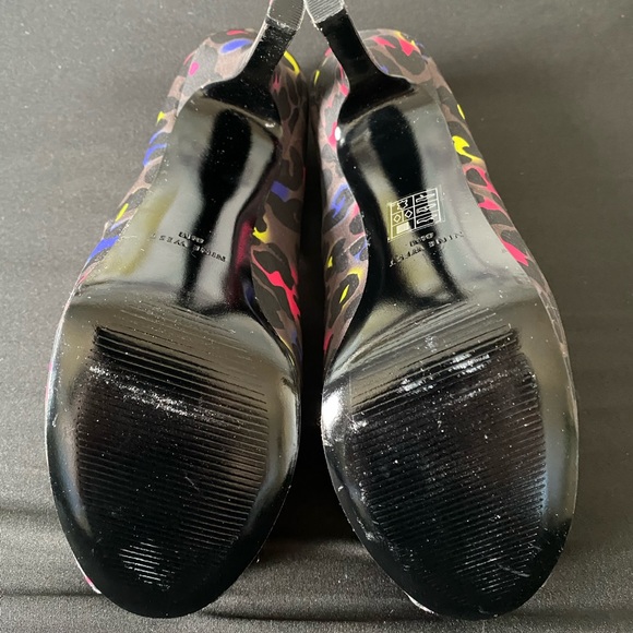Nine West Neon cheetah Heels - Picture 3 of 8